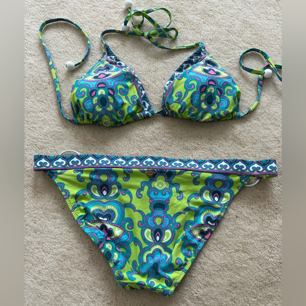 Bikini - Picture 2 of 3
